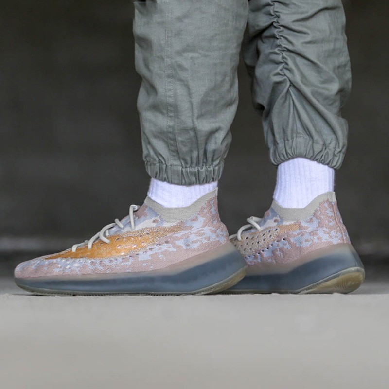 阿迪达斯adidas yeezy boost 380外星人蜜桃粉白夜光男鞋女鞋椰子鞋