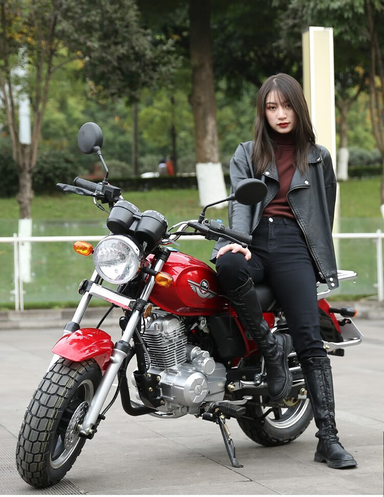 更多参数>>款式:太子车排量:101-150cc动力来源:汽油摩托车类型:两轮