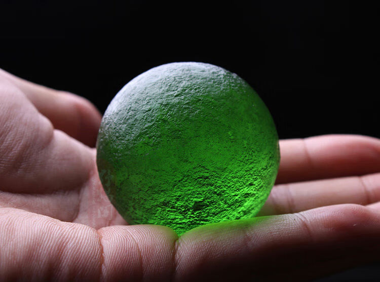捷克绿陨石把玩球手持件超大原石摆件球宇宙能量家居饰品圆球直径约68