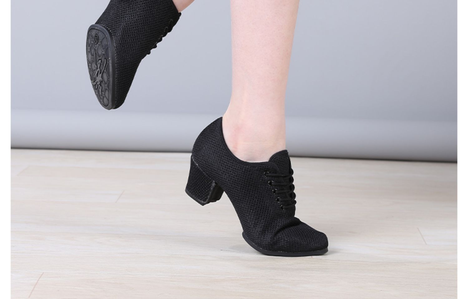 yuepa女士舞蹈鞋新款软底跳舞鞋广场舞鞋中跟女士拉丁舞鞋林朝兽肤色