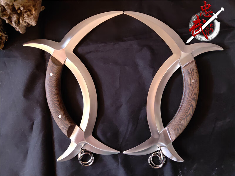 双钺八卦子午鸳鸯钺八卦钺不锈钢双钺 不锈钢鸳鸯钺冷短器械 鸡翅木带