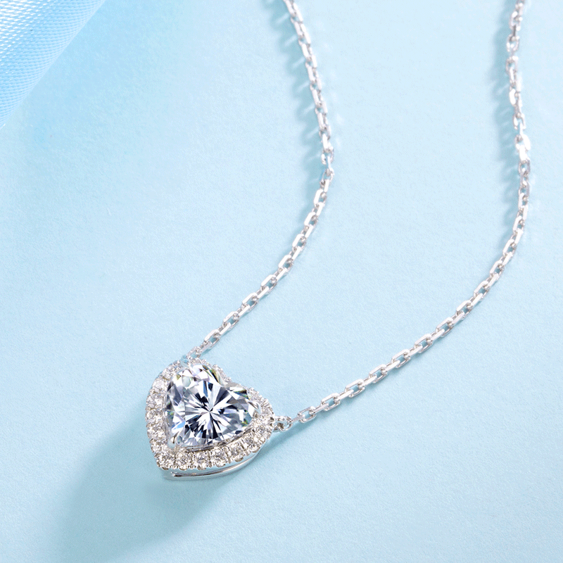 佐卡伊 白18k金钻石项链钻石吊坠女心形群镶唯美爱心项坠 共40分(30