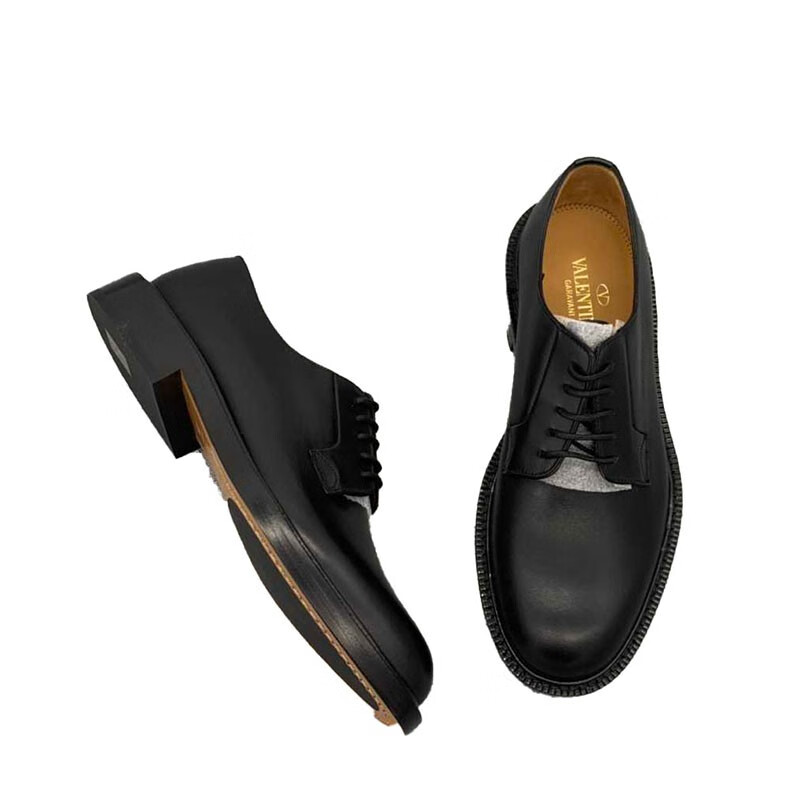 valentino(华伦天奴)男士小牛皮正装皮鞋 at 黑色系 欧码40.