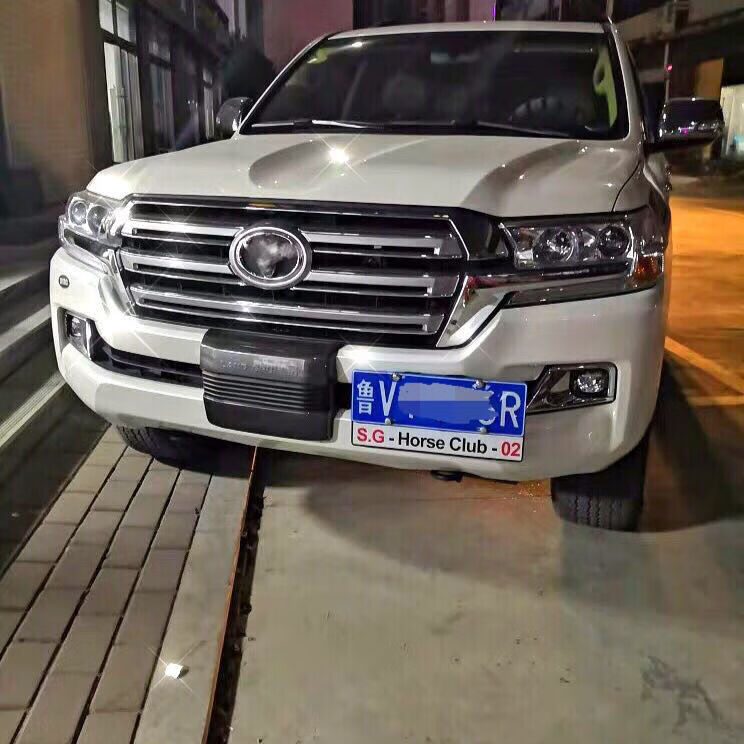 个性新款汽车小副牌改装创意装饰牌车队车友会俱乐部diy定制装饰车牌