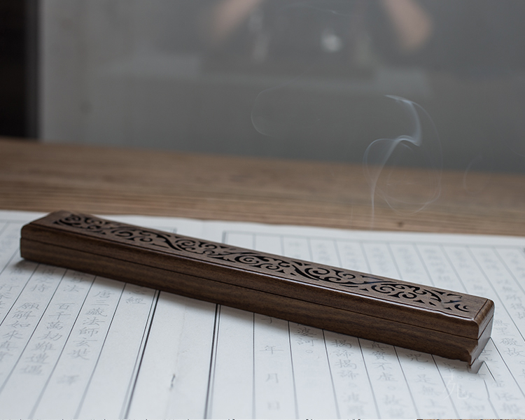 红木柚木卧香盒家用室内线香盒木质沉香炉焚沉香炉香炉熏香盒柚木唐草