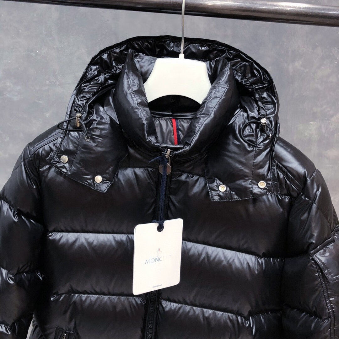 蒙口(moncler)欧洲站冬季经典玛雅羽绒服男女短款夹克外套 黑色灰里