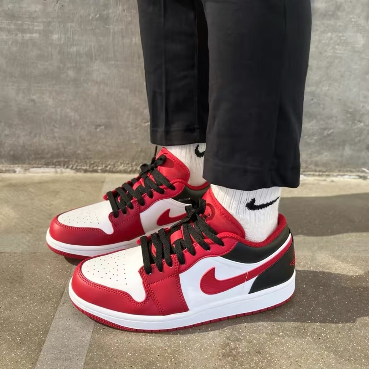 【官方自营旗舰店】air jordan 1 low aj1 红白黑低帮篮球鞋 553558