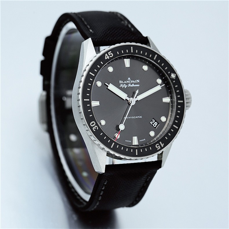 二手95新宝珀五十噚系列日历功能436mm自动机械男士手表50001110b52a