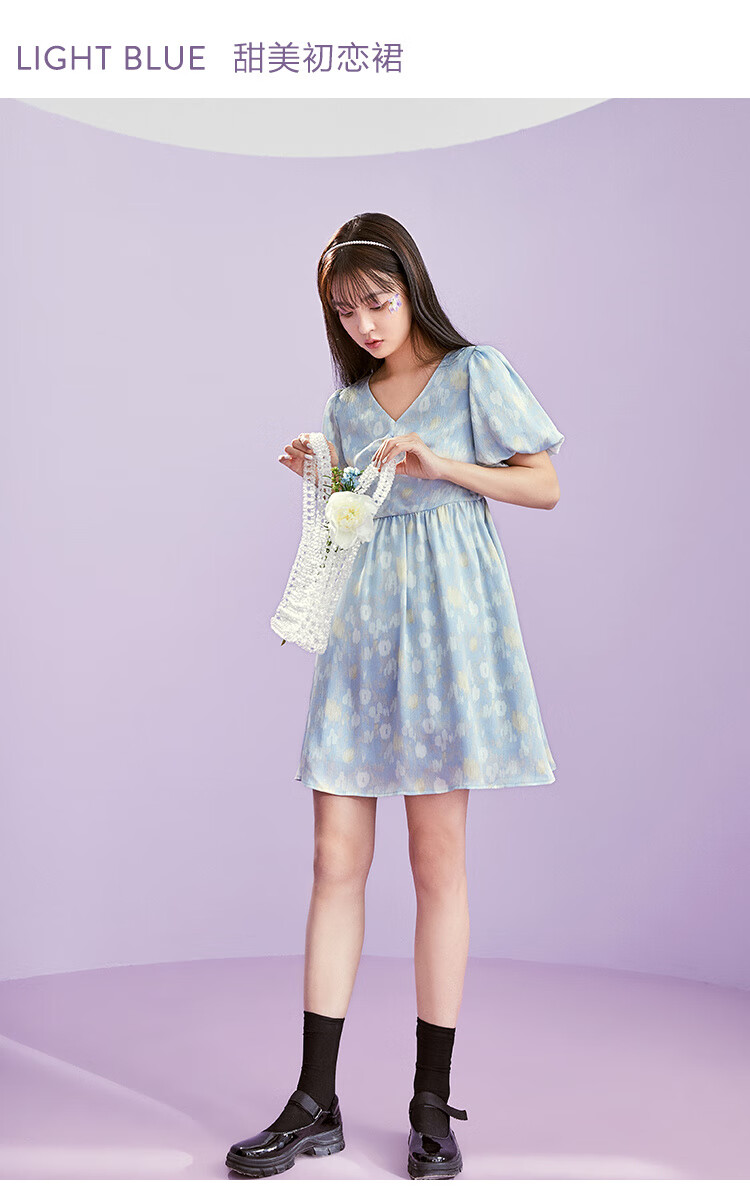 乐町雪纺碎花连衣裙女2021新款春季女装压皱印花气质连衣裙a字裙 浅蓝