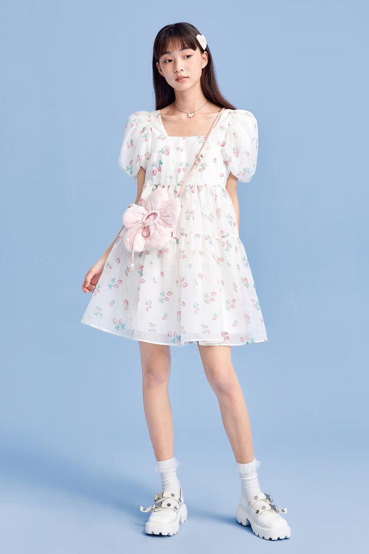 三丽鸥联名乐町可爱公主裙2022春夏新款女装方领连衣裙泡泡袖彩色印花