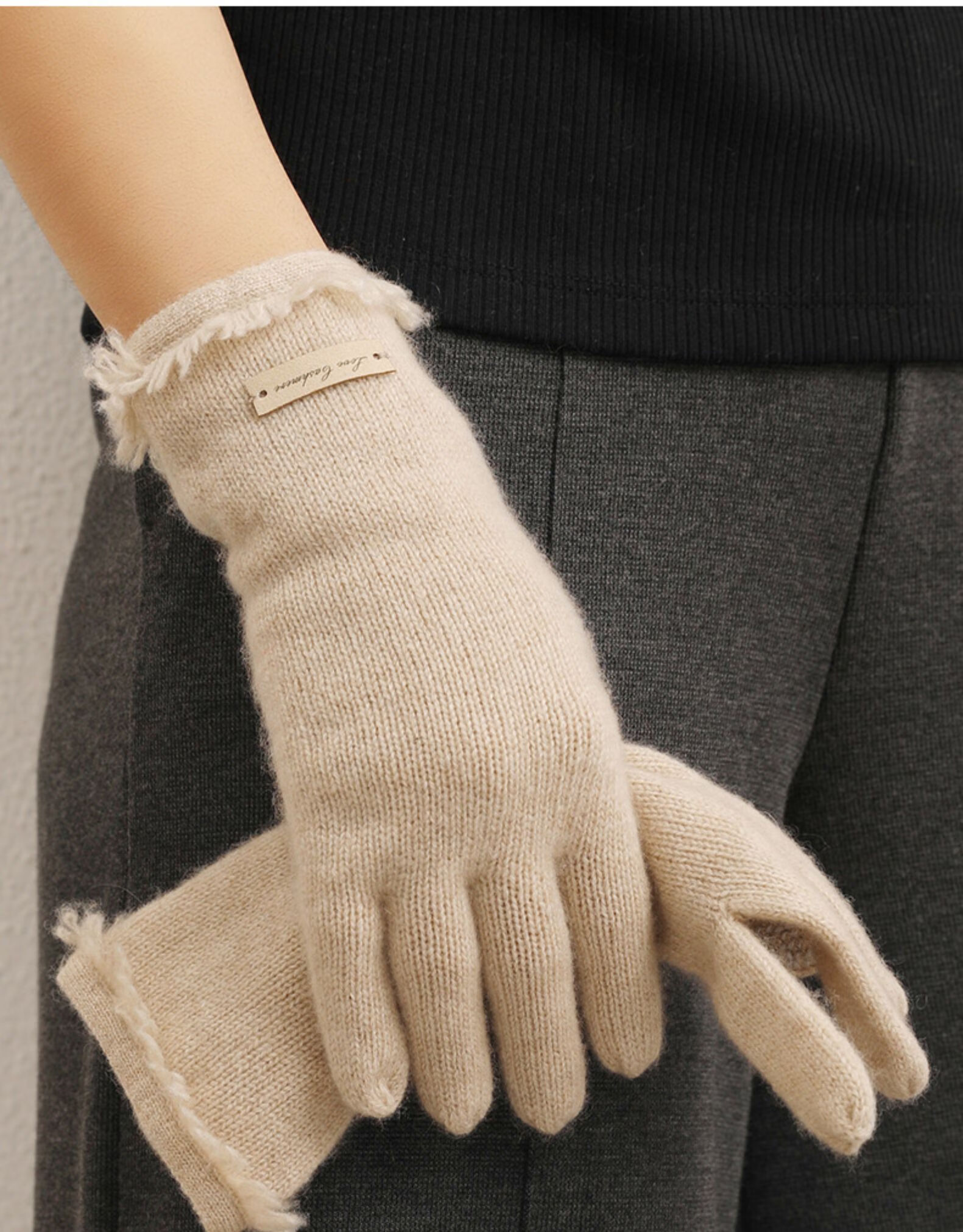 浪莎山羊毛针织手套女秋冬季触屏可用分指保暖毛线流苏手套 【深灰色