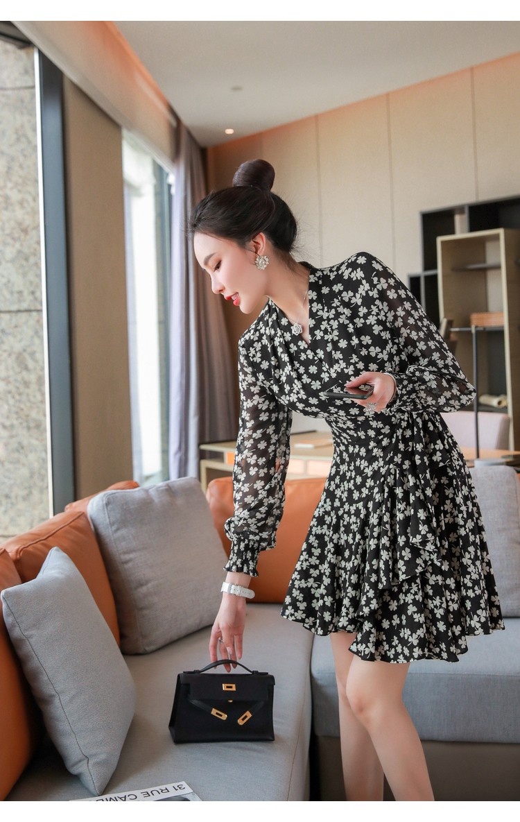 pfy香港轻奢潮牌网红明星同款轻熟风名媛春款女装2021年新款v领长袖