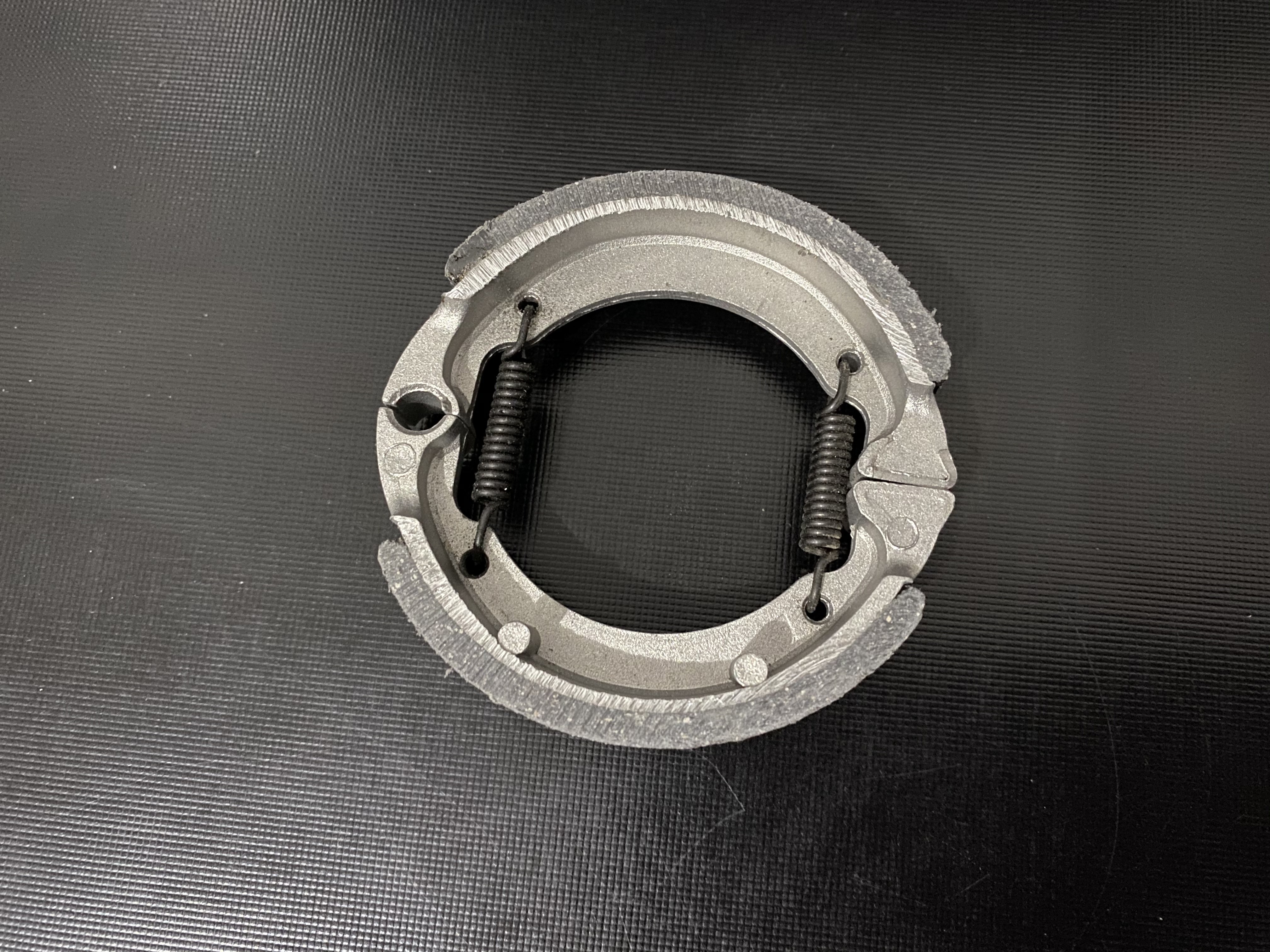 电动车前后刹车片110鼓刹块刹车皮cg125刹车蹄块130鼓刹车块雅迪 电动