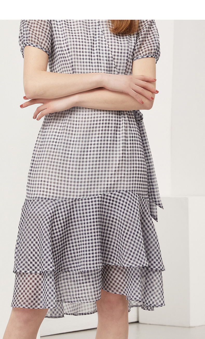 【商场同款】xg雪歌简约复古黑白格纹连衣裙2021夏季新款高腰v领套头