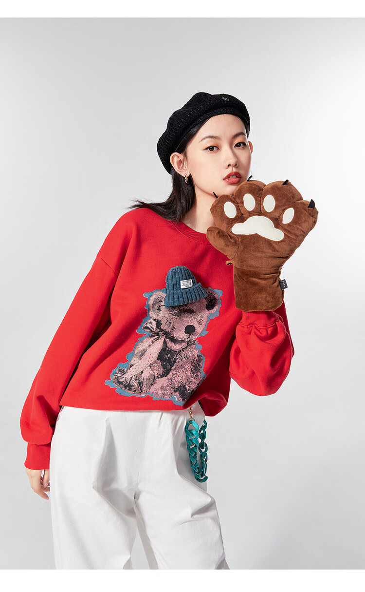太平鸟圆领小熊卫衣女宽松2021早春新款新年红色卫衣休闲长袖上衣