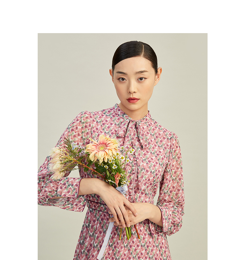 俪雅2021年商场同款早春穿搭气质修身雾霾粉茶歇法式连衣裙高级感