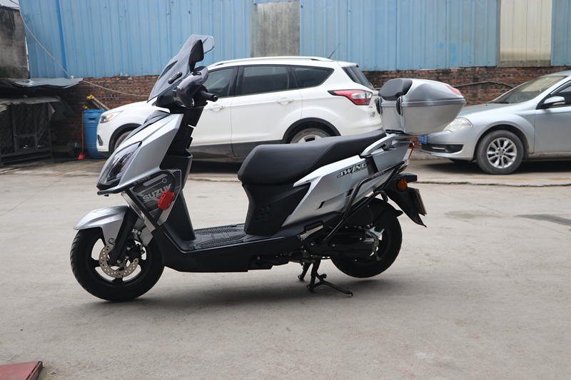 适用于轻骑铃木uy125保险杠uy125t前后保护杠防摔杠踏板车改装银色