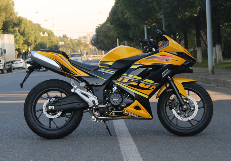 车跑车重型大排量地平线摩托车趴赛公路赛亮黑色国四400cc双缸水冷