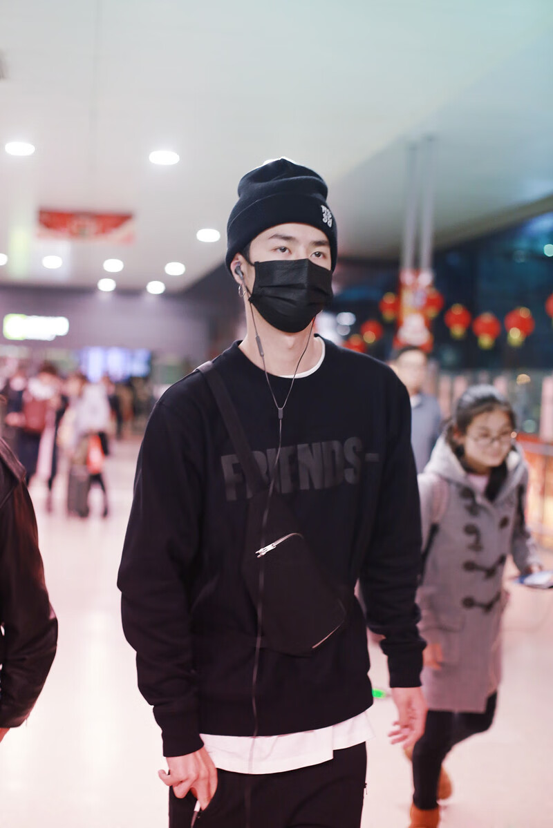 澳颜莱vlone官方旗舰 卫衣pop up黑色星期五friends宽松男女王一博