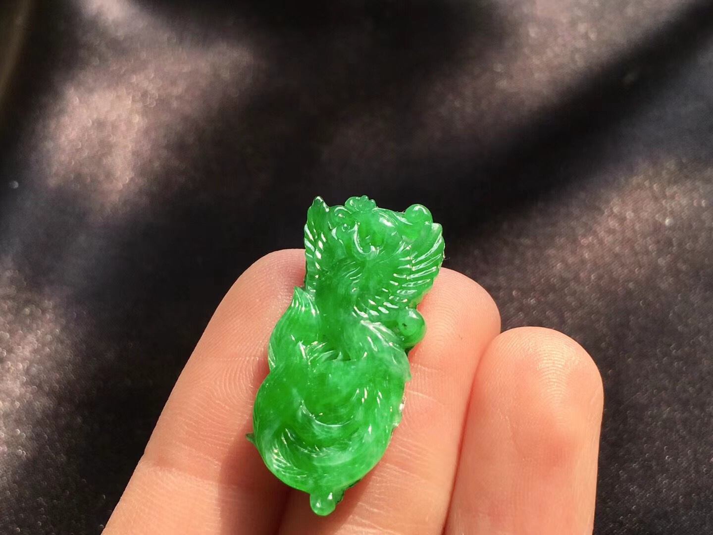 一石一刻天然翡翠阳绿凤凰