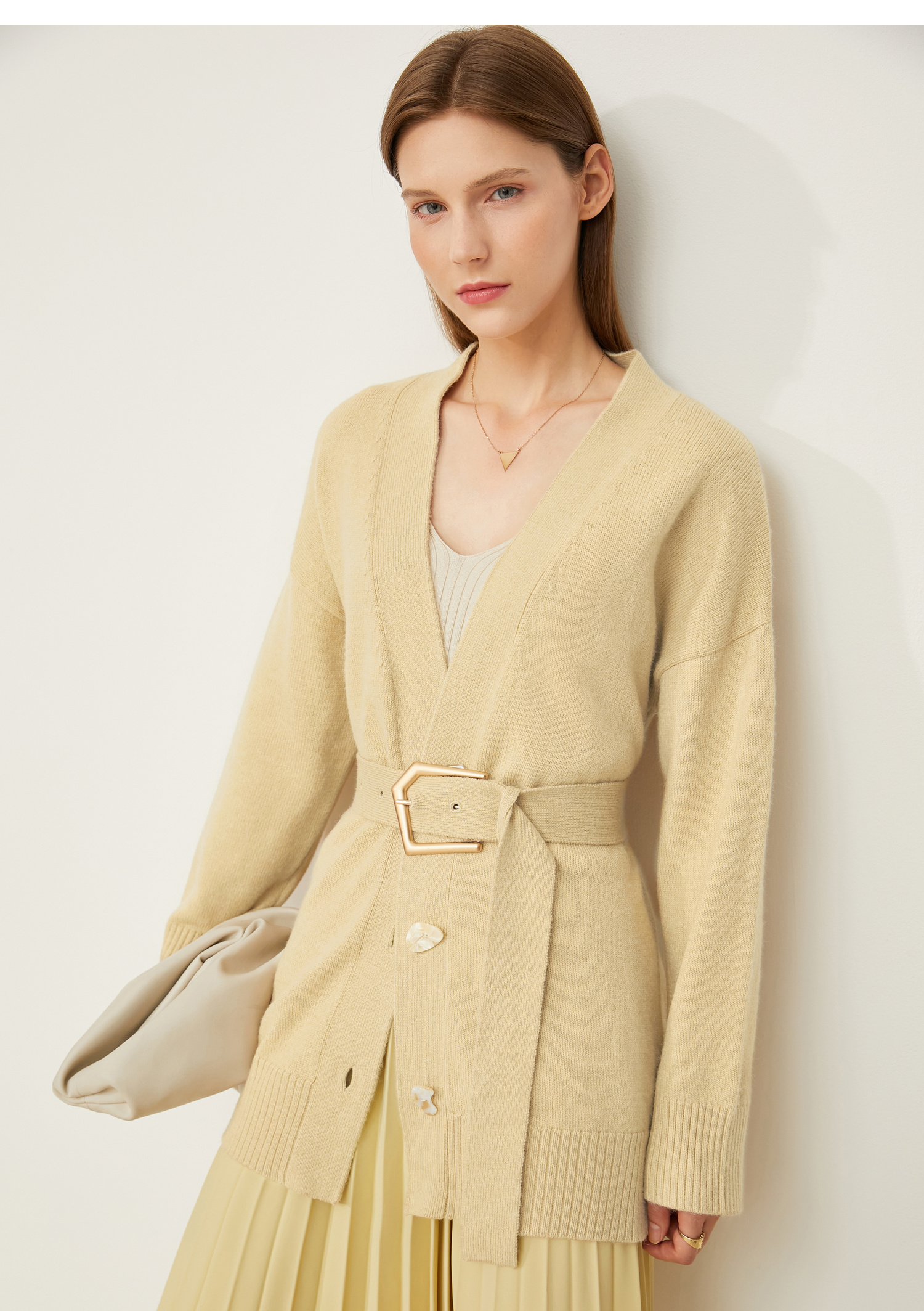 amii2021秋新款配腰带蓬松柔丽绒纱毛衣外套女宽松v领开襟针织衫 摩卡