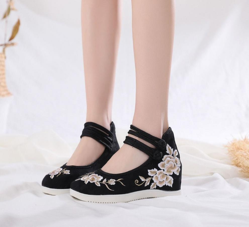 绣花鞋新款老北京布鞋女牛筋底民族风内增高女鞋妈妈广场舞蹈鞋子花魁