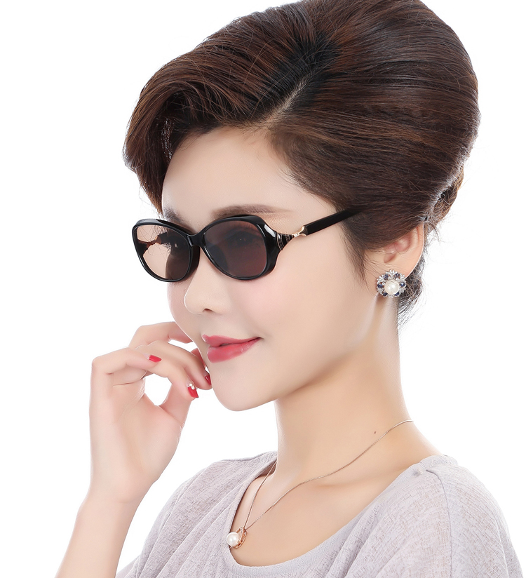 水晶眼镜女款妈妈水晶太阳镜中老年人养眼墨镜养目石头镜茶色款