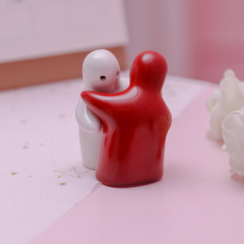 温暖的抱抱陶瓷小人温暖的抱抱小人同款摆件陶瓷人鲍抱瓷娃娃李沁瓷器