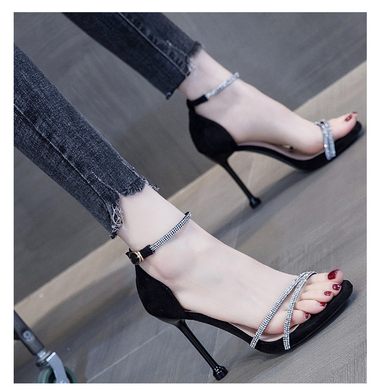 达芙妮女鞋网红凉鞋女仙女风2021夏季超细跟水钻一字带搭配裙子的高跟