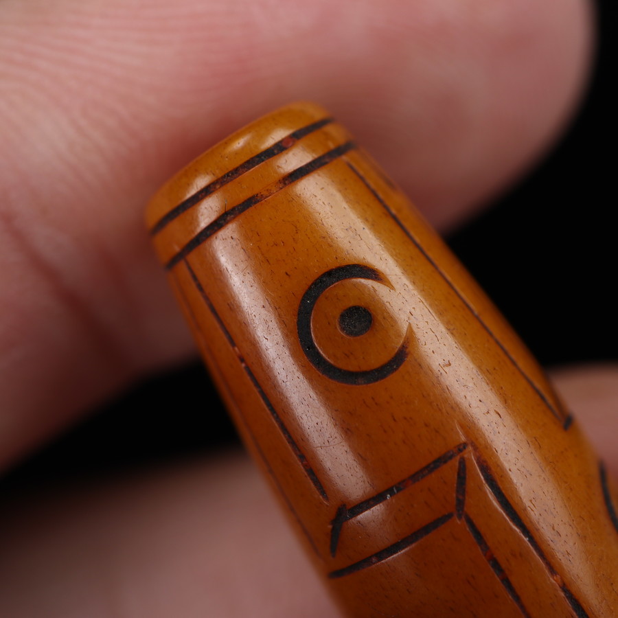 异地彩虹手工雕刻精品油润牦牛骨九眼天珠吊坠藏式灵骨天眼珠散珠