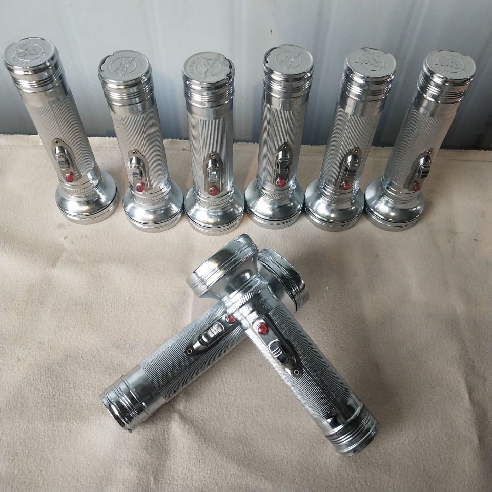 苏墨怀旧老物件老旧铁皮手电筒古董收藏80年代影视道具摆件民俗杂项