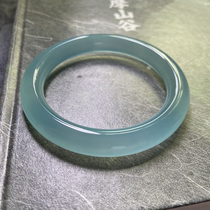 原色天青冻湖水蓝玉髓手镯复古圆条冰种水润浅蓝玛瑙海蓝宝色镯子圆条