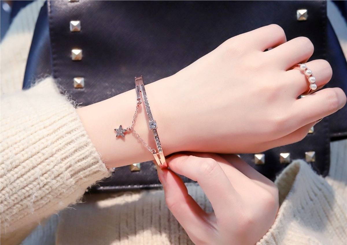 zhangu小仙女手链女学生韩版简约潮流ins风闺蜜手镯可爱玫瑰金吊坠