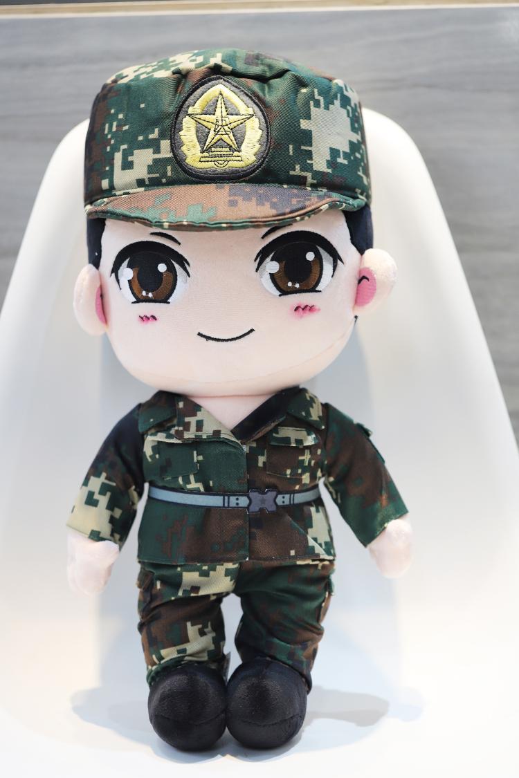 空军公仔兵哥哥武警军人玩偶迷彩绒玩偶车头压床军嫂军恋情侣礼物女