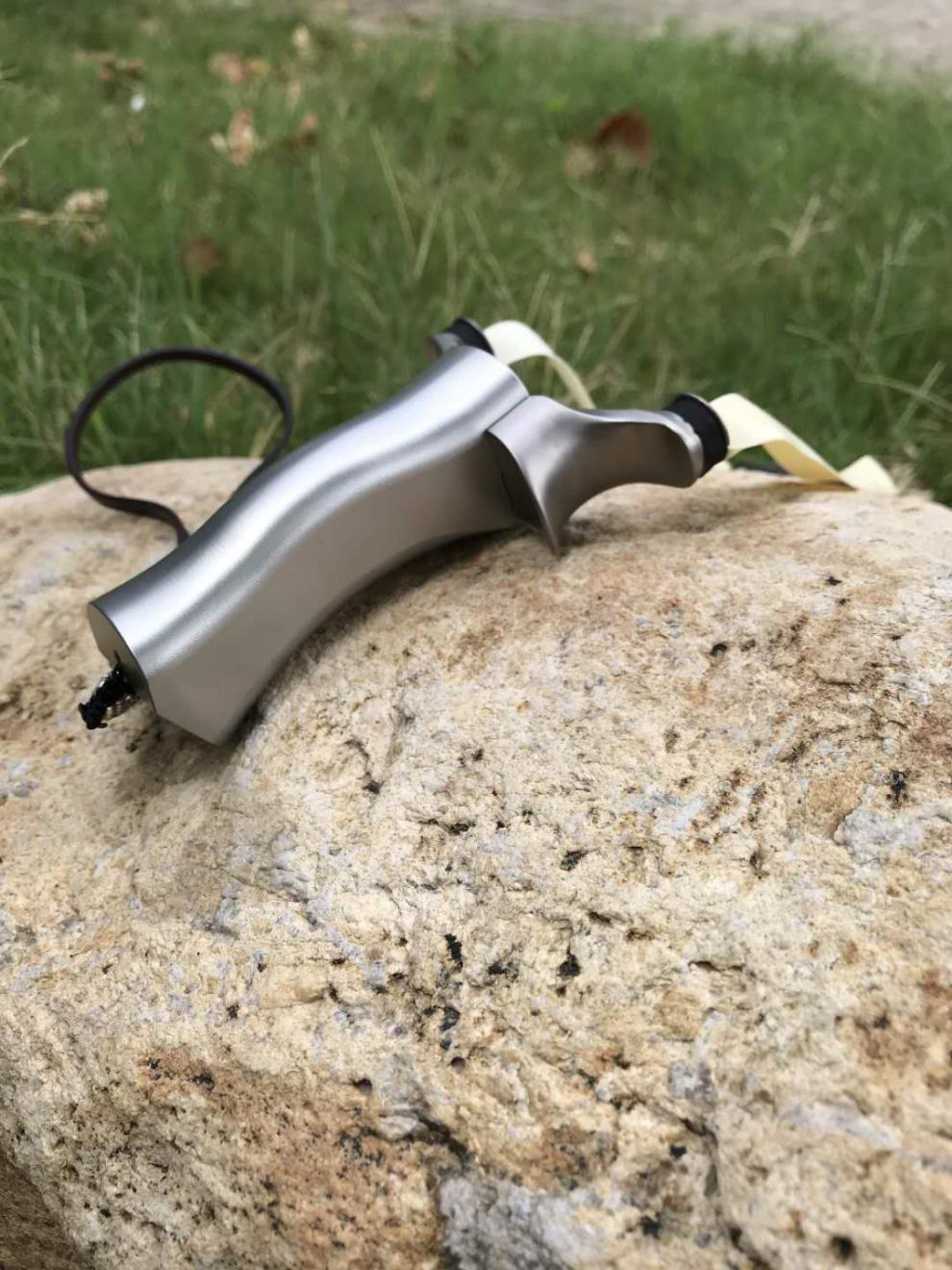 锁凤8x弹弓钛合金航空铝飞虎圆撑头小弓门淮撑天罡免绑扁皮弓竞技弹弓