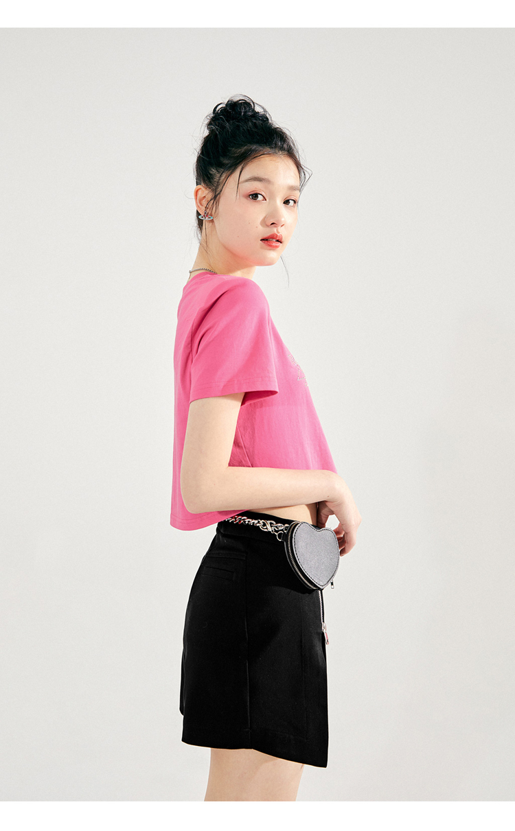 太平鸟bm风短打爱心t恤女2021夏装新款黑色高腰露脐上衣女短袖潮黑色m