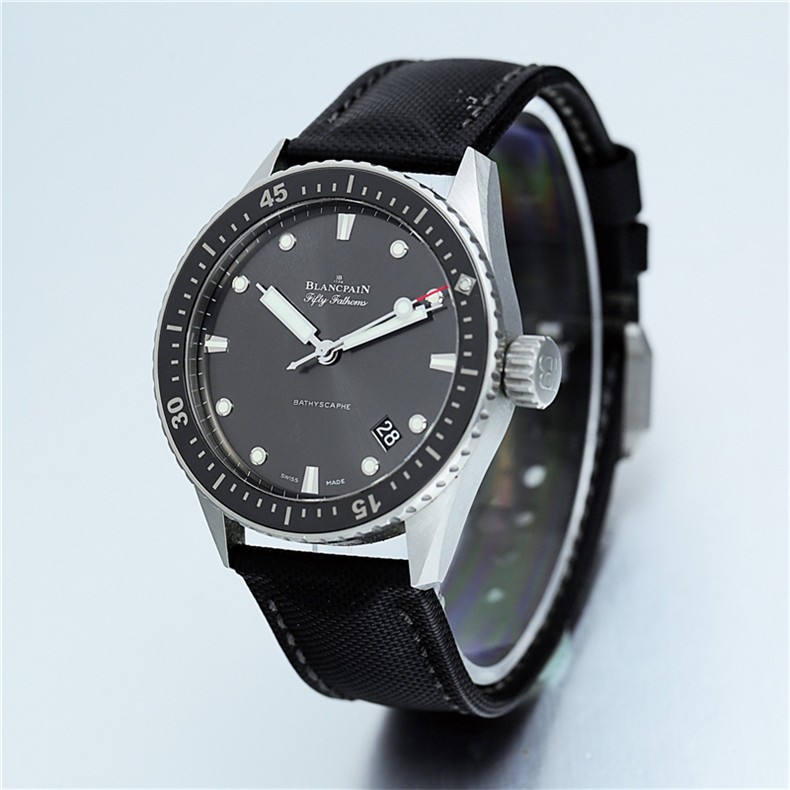 二手95新宝珀五十噚系列日历功能436mm自动机械男士手表50001110b52a