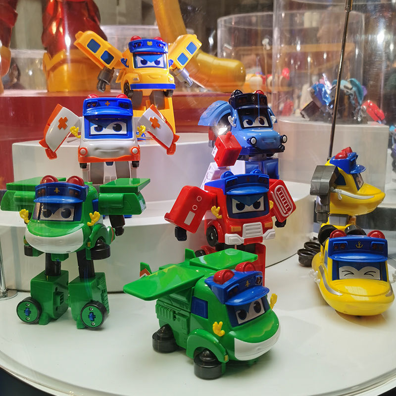 百变校巴歌德玩具变形变脸机器人警长消防队长医生巴士汽车儿童3医生