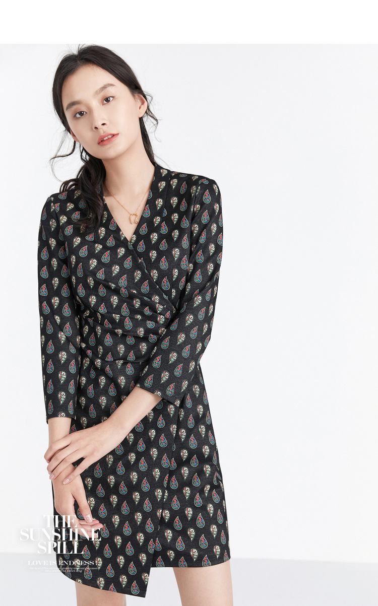 yiner音儿女装2020春季新款时尚v领字母图案圆点收腰连衣裙 藏蓝 170