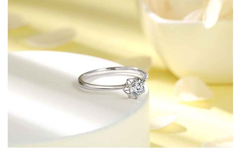 金至尊钻戒女经典四爪18k金钻石戒指镶钻婚戒主石23分ij色vs净度20克