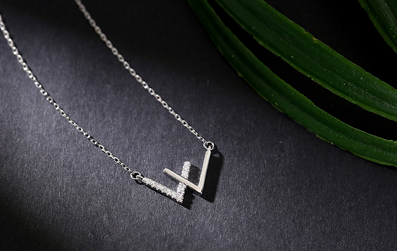 925银w项链女轻奢小众锁骨链2021年新款字母2020颈链精致设计感七夕