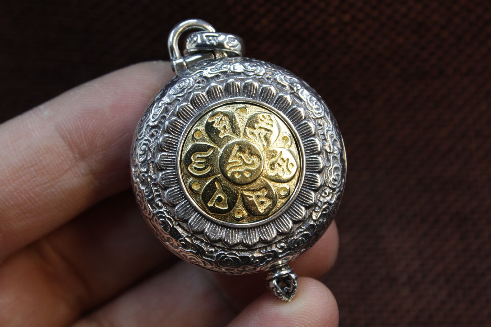 时尚饰品 项链 森洲 森洲 三口千银s925银黄财神吊坠藏传佛教六字真言