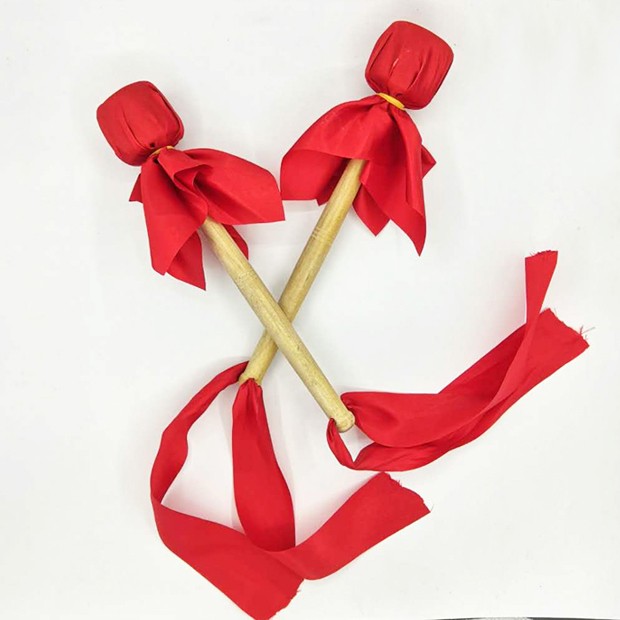 标准红色大鼓锤大军鼓锤配红丝绸演出大鼓槌大鼓棒长33cm粗2cm 红色