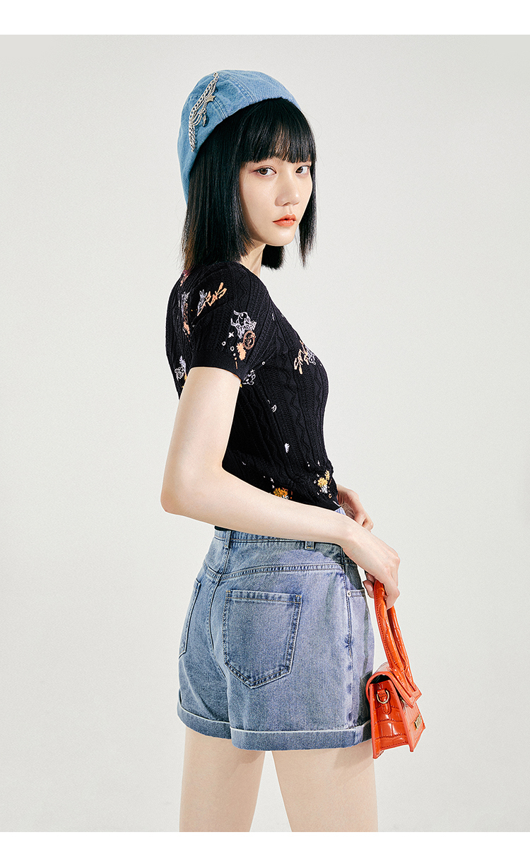 太平鸟满印短打针织衫女2021春夏季新款黑色修身上衣女短袖ins潮 黑色