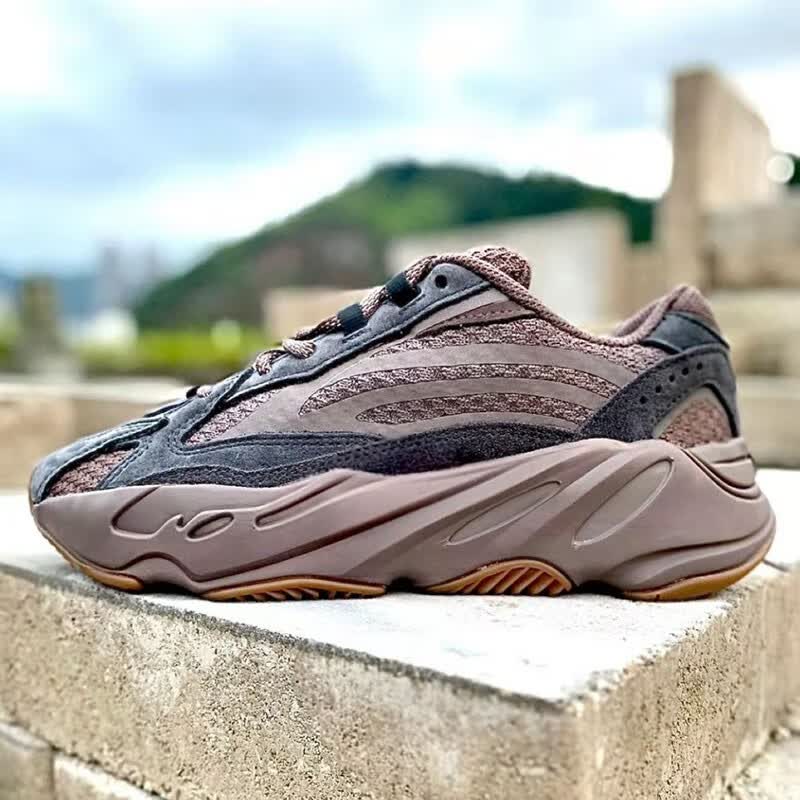 阿迪达斯adidasyeezy700v2椰子700晶洞宝藏火山黑魂大地棕复古老爹鞋
