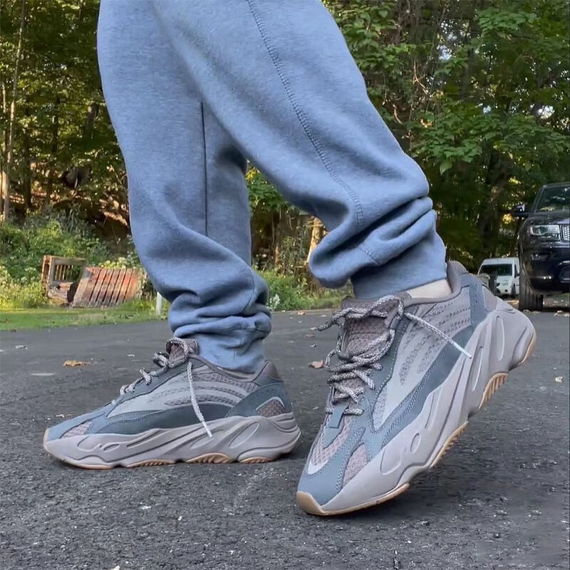 阿迪达斯adidasyeezy700v2椰子700晶洞宝藏火山黑魂大地棕复古老爹鞋