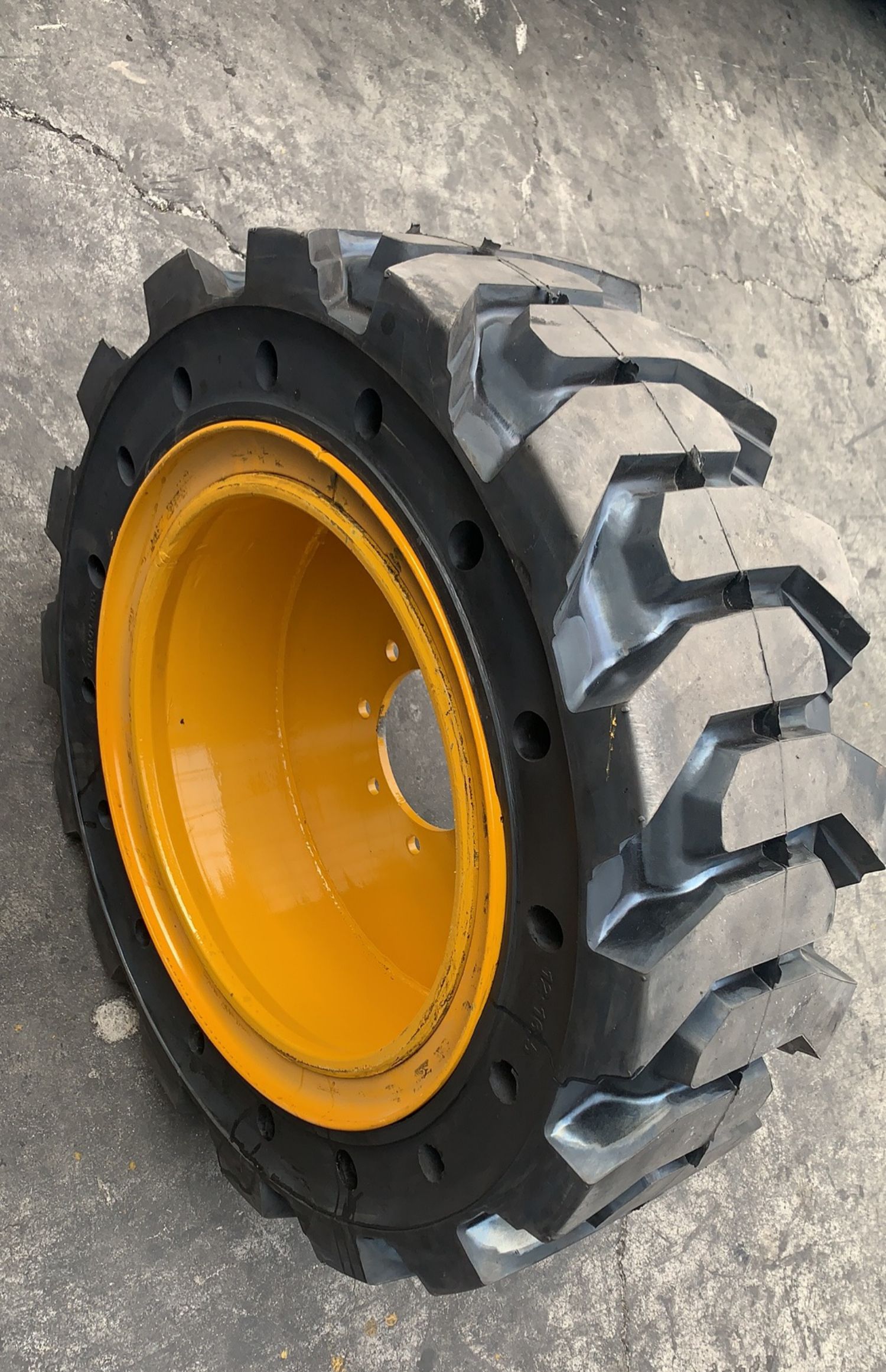 实心355/65-15叉车30*10-16,33*12-20,385/65-24轮胎445/65-2 445/65