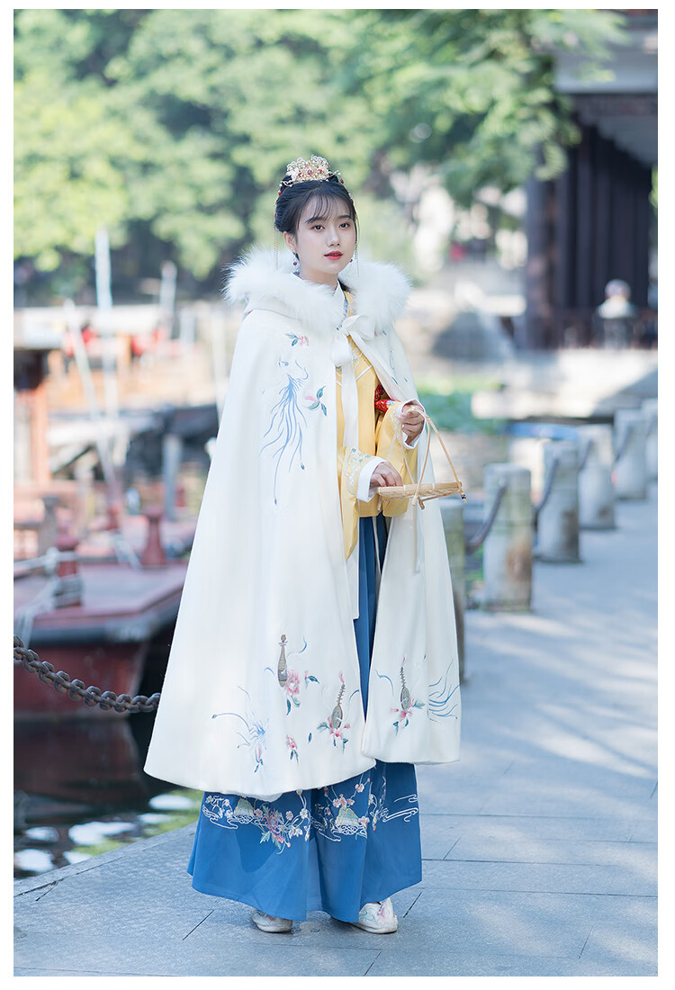 女款秋冬季披风加厚披肩白色加绒古装古风中国风长款外套 白色斗篷(配