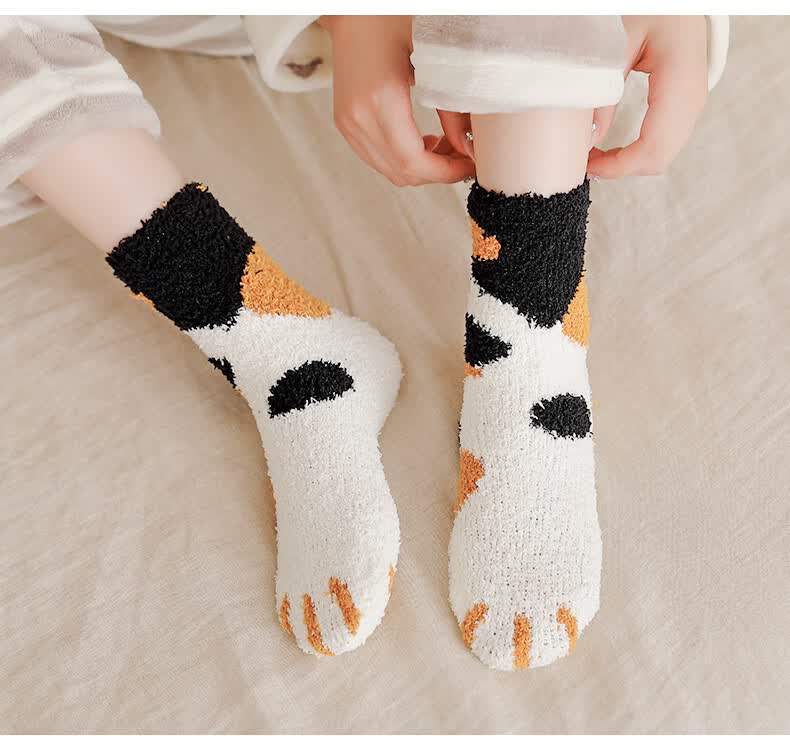 日系创意猫爪袜水果刺绣袜子女珊瑚绒加绒中筒袜冬季加厚地板长袜睡眠