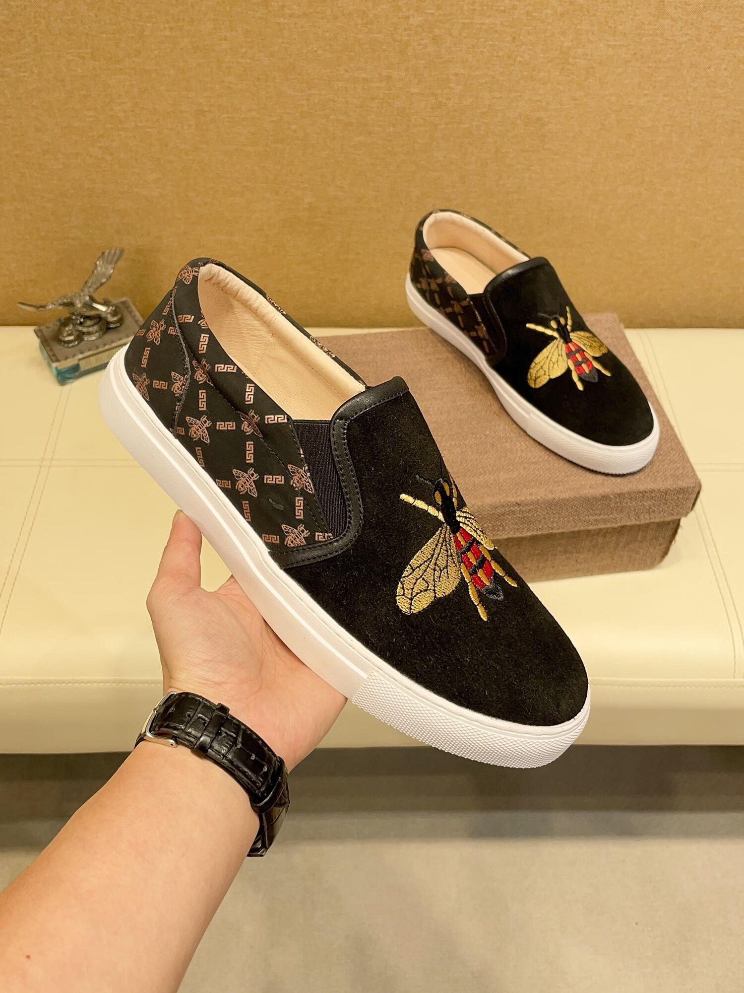 yxhk轻奢美杜莎欧洲站酷奇男鞋真皮乐福鞋小蜜蜂刺绣休闲板鞋大黄蜂